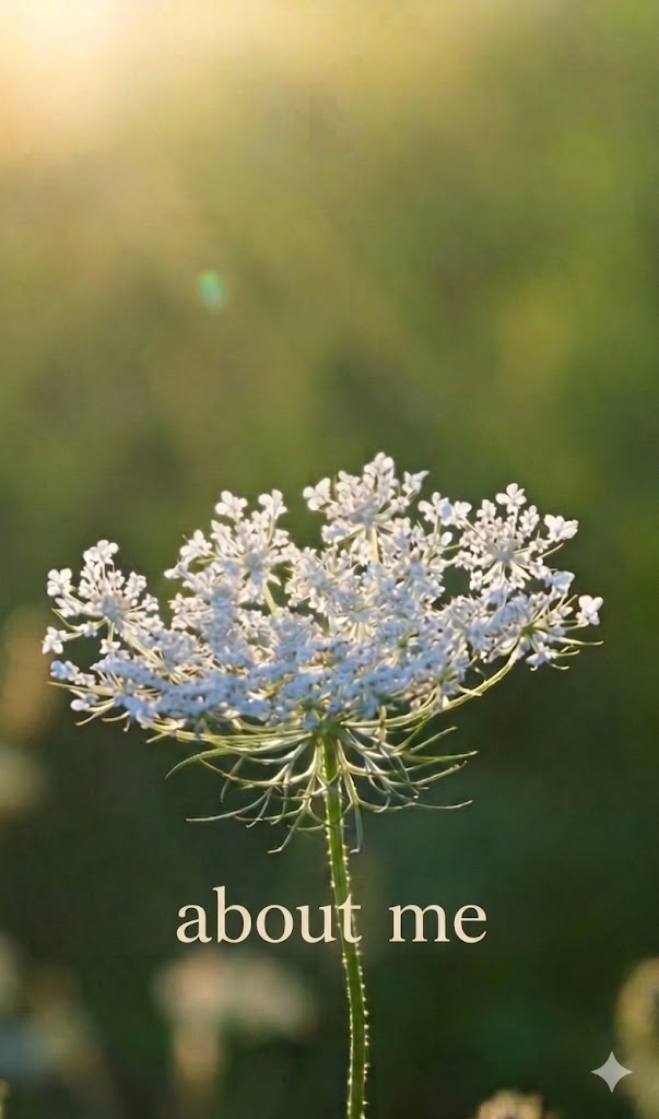 水色の小花がいっぱいの、茎の長い花が一本日差しを浴びて咲いている。